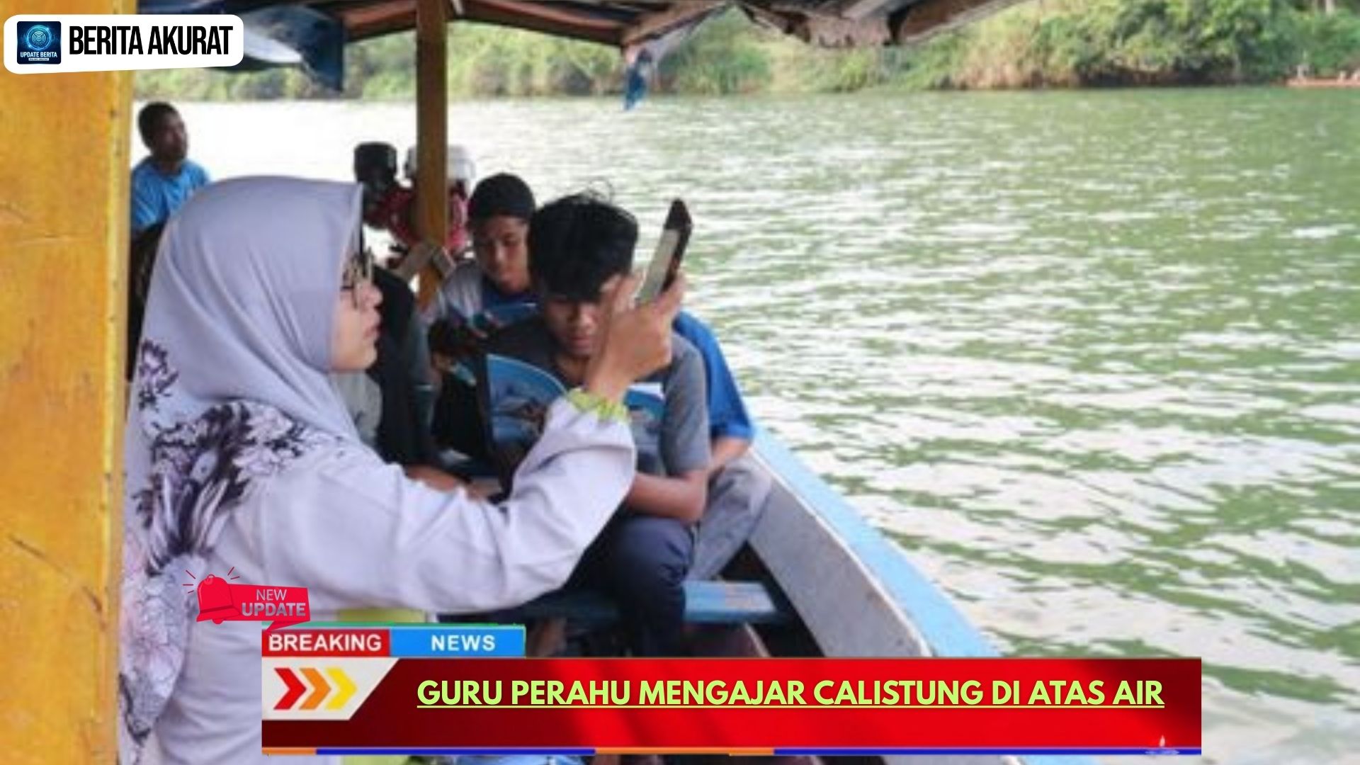 Guru Perahu Mengajar Calistung di Atas Air